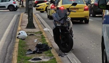 Αναστάτωση στη Βασιλίσσης Σοφίας προς Σύνταγμα: Σύγκρουση φορτηγού με μοτοσικλέτα