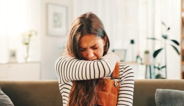 Βήχας μετά το κρυολόγημα: Πόσο διαρκεί και πότε πρέπει να ανησυχήσετε