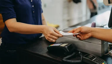 Κρύβουν οι αποδείξεις τοξικές ουσίες; – Τι συμβαίνει με το θερμικό χαρτί