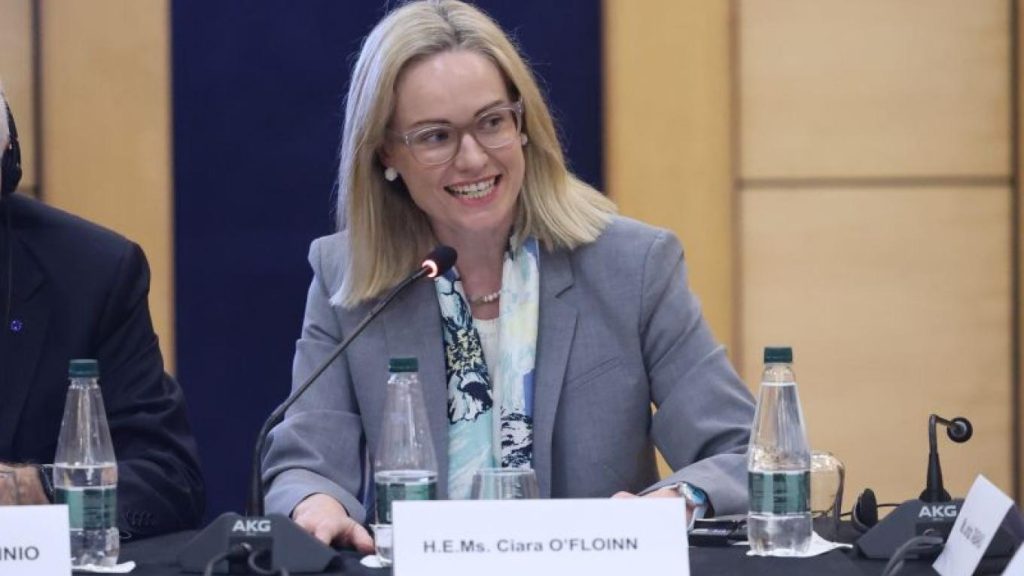 Ιρλανδή πρέσβης: «Θέλει να ενταχθεί στην ΕΕ η Αλβανία; – Ας σεβαστεί πρώτα την ελληνική μειονότητα»