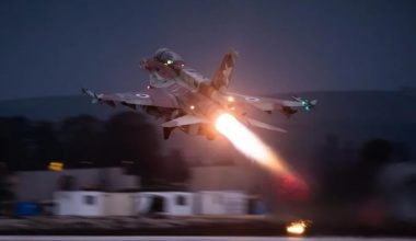 Ισραηλινά μαχητικά κατέστρεψαν τρεις από τους μεγαλύτερους σταθμούς ενέργειας της Συρίας (βίντεο)