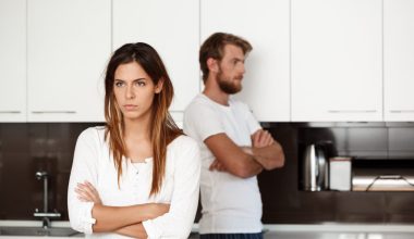 Μην τις πείτε ξανά ούτε για αστείο: Οι τρεις φράσεις που ακούει η κοπέλα σας και την κάνουν έξαλλη