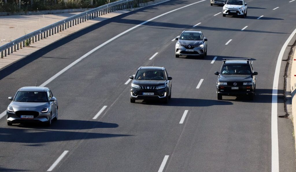 Χιλιάδες ιδιοκτήτες οχημάτων λαμβάνουν «ραβασάκια» από την ΑΑΔΕ: Τι πρέπει να κάνουν και μέχρι πότε