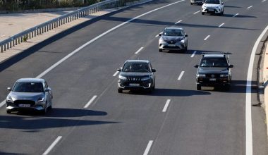 Χιλιάδες ιδιοκτήτες οχημάτων λαμβάνουν «ραβασάκια» από την ΑΑΔΕ: Τι πρέπει να κάνουν και μέχρι πότε