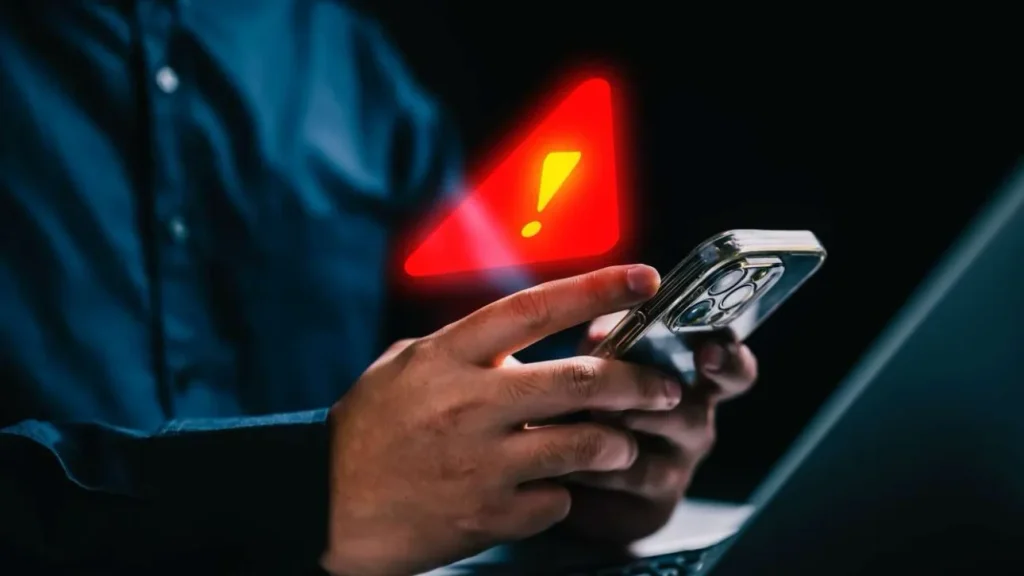Νέα απάτη με SMS για δήθεν τροχαίες παραβάσεις: Πώς με ένα μήνυμα παγιδεύουν τους οδηγούς