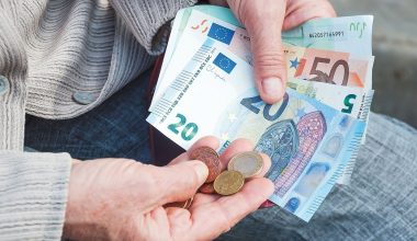 Συντάξεις: Έως 1.468 ευρώ η απώλεια από τον τρόπο υπολογισμού των αυξήσεων 2023-2026