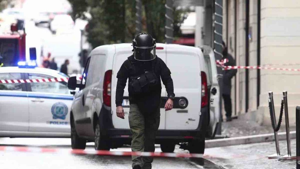 Ύποπτο σακίδιο στο Σύνταγμα – Κλειστοί δρόμοι στο κέντρο