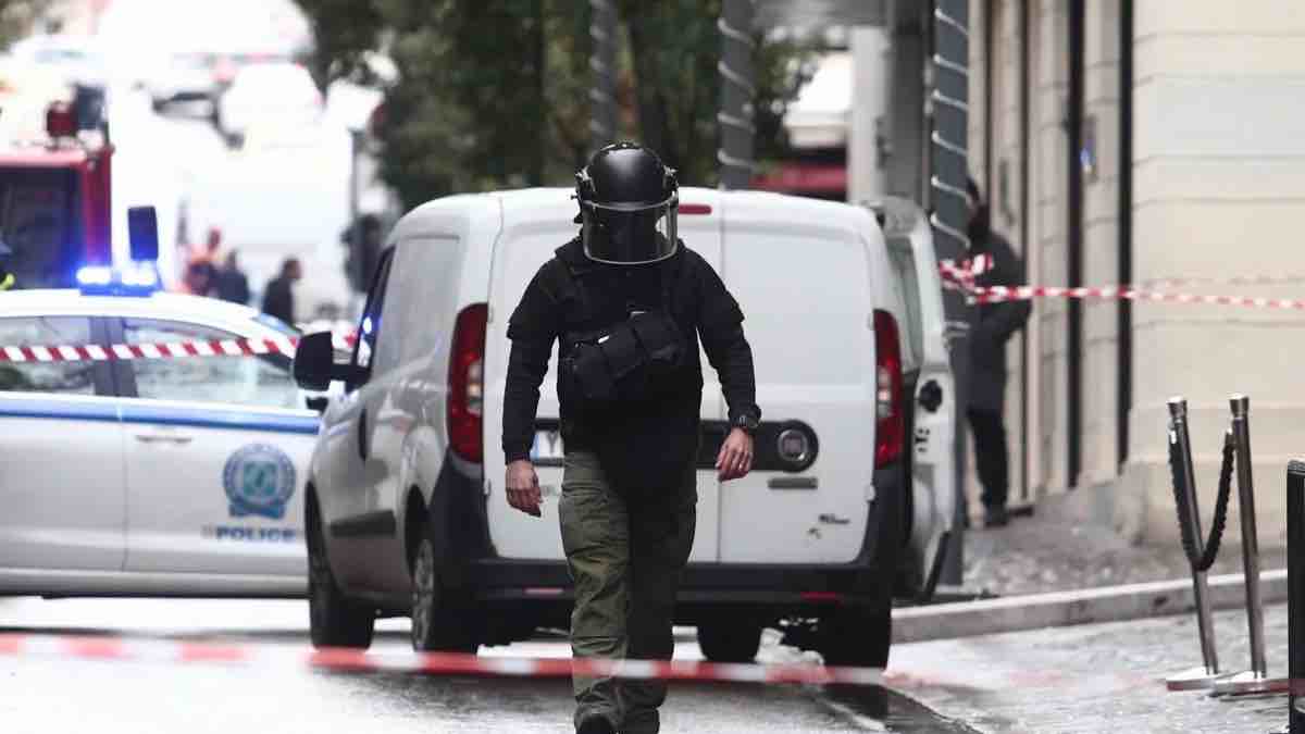 Ύποπτο σακίδιο στο Σύνταγμα – Κλειστοί δρόμοι στο κέντρο