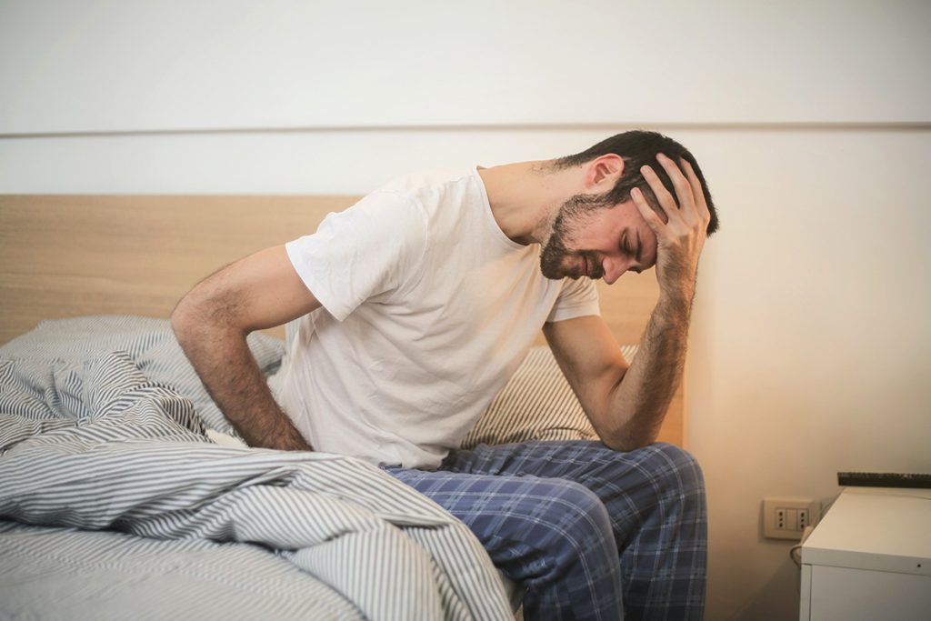 Ζαλίζεστε όταν γυρίζετε πλευρό στο κρεβάτι; – Δείτε τι μπορεί να σημαίνει