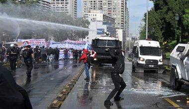 Χιλή: Συγκρούσεις φοιτητών με αστυνομικές δυνάμεις στο Σαντιάγο για τις περικοπές στην εκπαίδευση