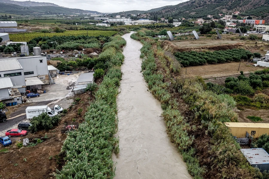 Στο «έλεος» της κακοκαιρίας η Κρήτη: Πάνω από 255 κλήσεις στην Πυροσβεστική (βίντεο)