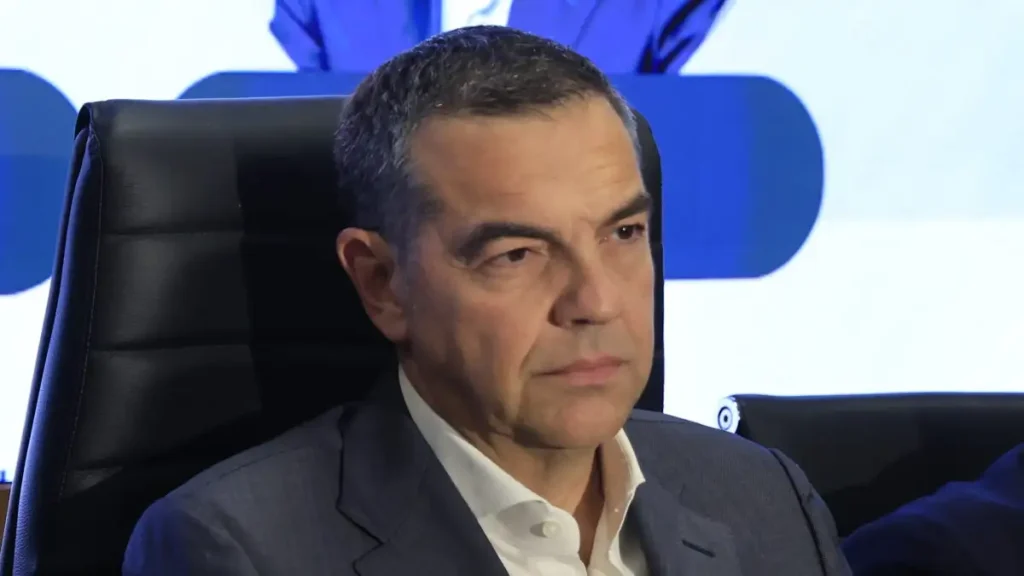 Α.Τσίπρας: «Αντίπαλος» ο Μητσοτάκης & το ΠΑΣΟΚ «ανταγωνιστής» – «Πόρτα» συνεργασίας με Ανδρουλάκη;