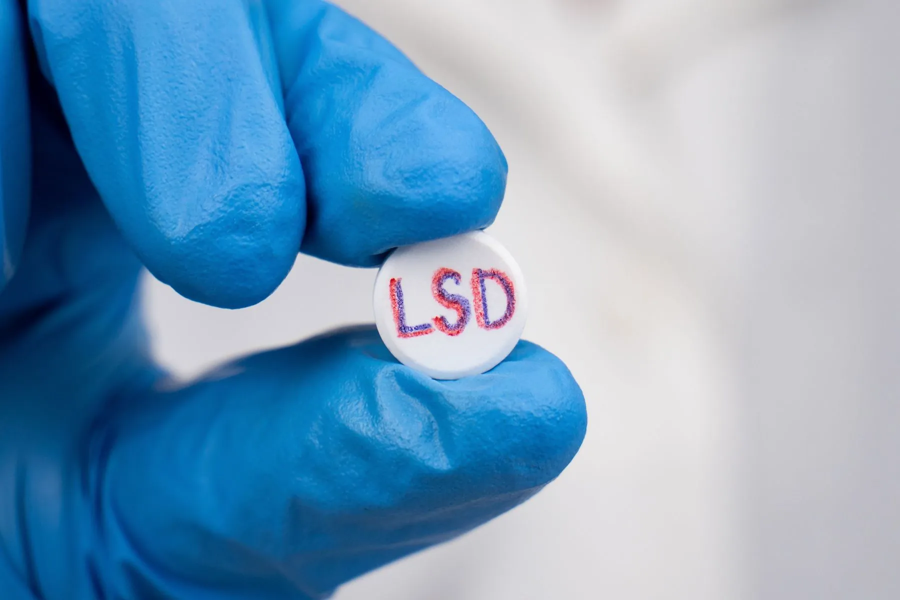 LSD: Νέα θεραπεία για το άγχος με μία μόνο δόση – Στο «τραπέζι» η έγκριση το 2027