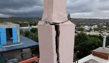 Κρήτη: Κεραυνός «διέλυσε» καμινάδα σπιτιού (φώτο)
