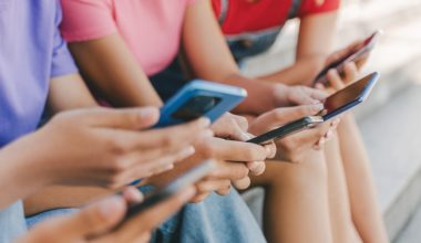 Τέλος η πρόσβαση στα social media για παιδιά κάτω των 15 από το 2027: Τι αλλάζει στην Ελλάδα