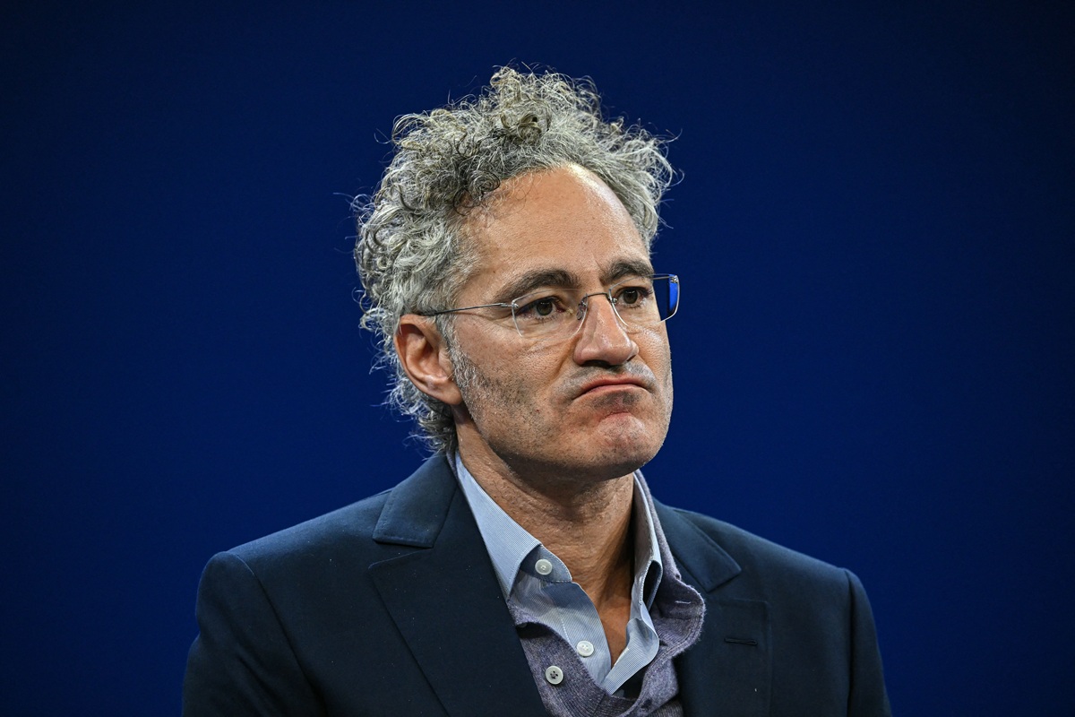Ξέσπασμα του CEO της Palantir: «Το AI πρέπει να πολεμά» – Έχασε την ψυχραιμία του on camera