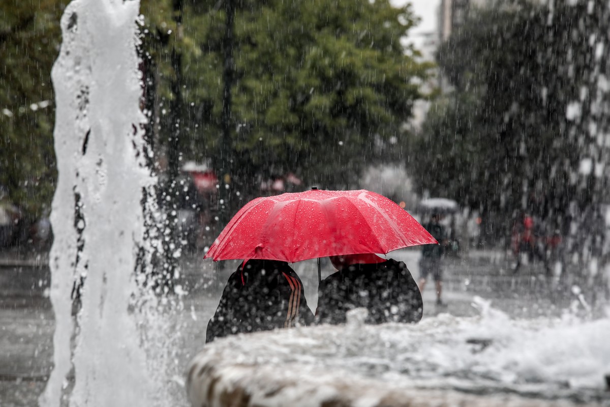 Επικαιροποιήθηκε το έκτακτο δελτίο καιρού από την ΕΜΥ: Πού αναμένονται ισχυρά φαινόμενα