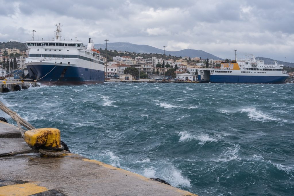 Απαγορευτικό απόπλου: Ποια ακτοπλοϊκά δρομολόγια έχουν ακυρωθεί λόγω των θυελλωδών ανέμων