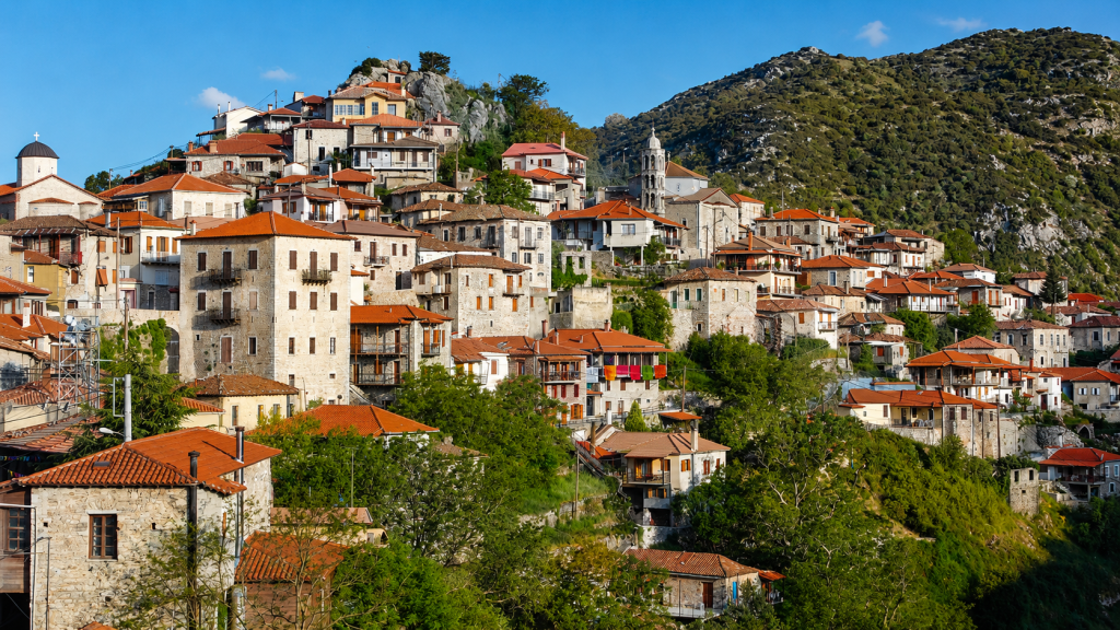 Δημητσάνα: Το ιστορικό χωριό με τη βιβλιοθήκη που συνδέθηκε με την Επανάσταση του 1821 (φωτο)