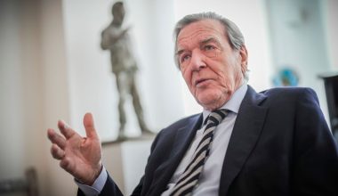 «Βέλη» της Γερμανίας κατά του τέως καγκελαρίου Γκέρχαρντ Σρέντερ: Η ρωσική εταιρεία που διορίστηκε