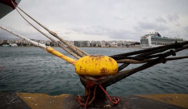 Απαγορευτικό απόπλου: Σταδιακή επανεκκίνηση των ακτοπλοϊκών δρομολογίων από τον Πειραιά