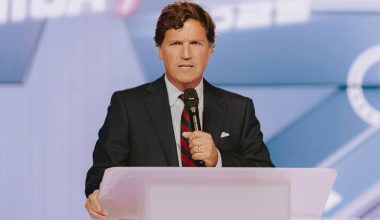 Τ.Κάρλσον: «Η Ουκρανία είναι τόσο διεφθαρμένη που θα μπορούσε να πουλήσει τα πυρηνικά της όπλα»