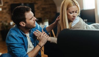 Μία κίνηση αρκεί για να καταλάβετε αν ο σύντροφός σας, σας απατά!