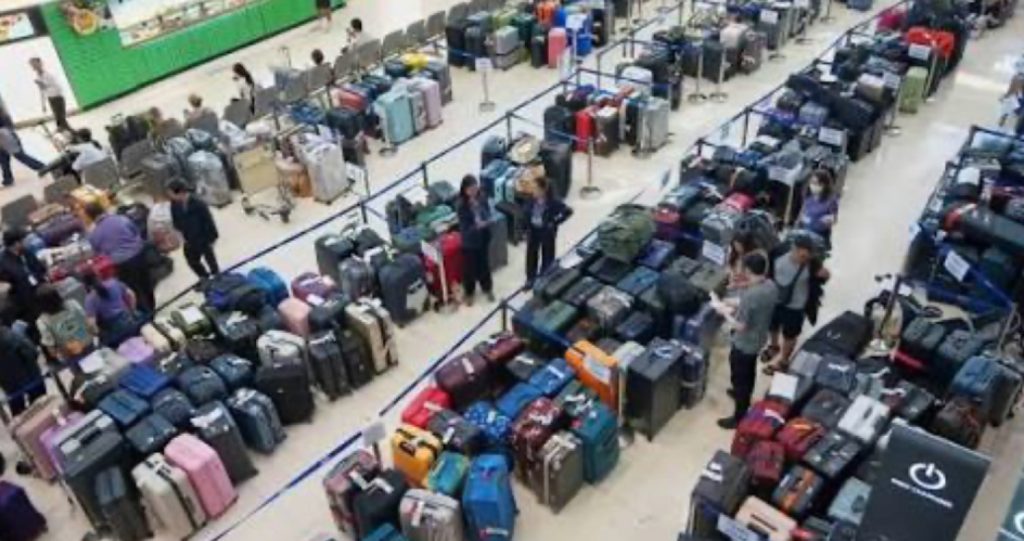 Στην Μπανγκόκ κάλεσαν τον στρατό γιατί συσσωρεύτηκαν 10.000 βαλίτσες στο αεροδρόμιο (βίντεο)