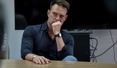 Ο Στέφανος Κασσελάκης έβγαλε την μουσική του Σταύρου Ξαρχάκου από το σποτ του κόμματός του