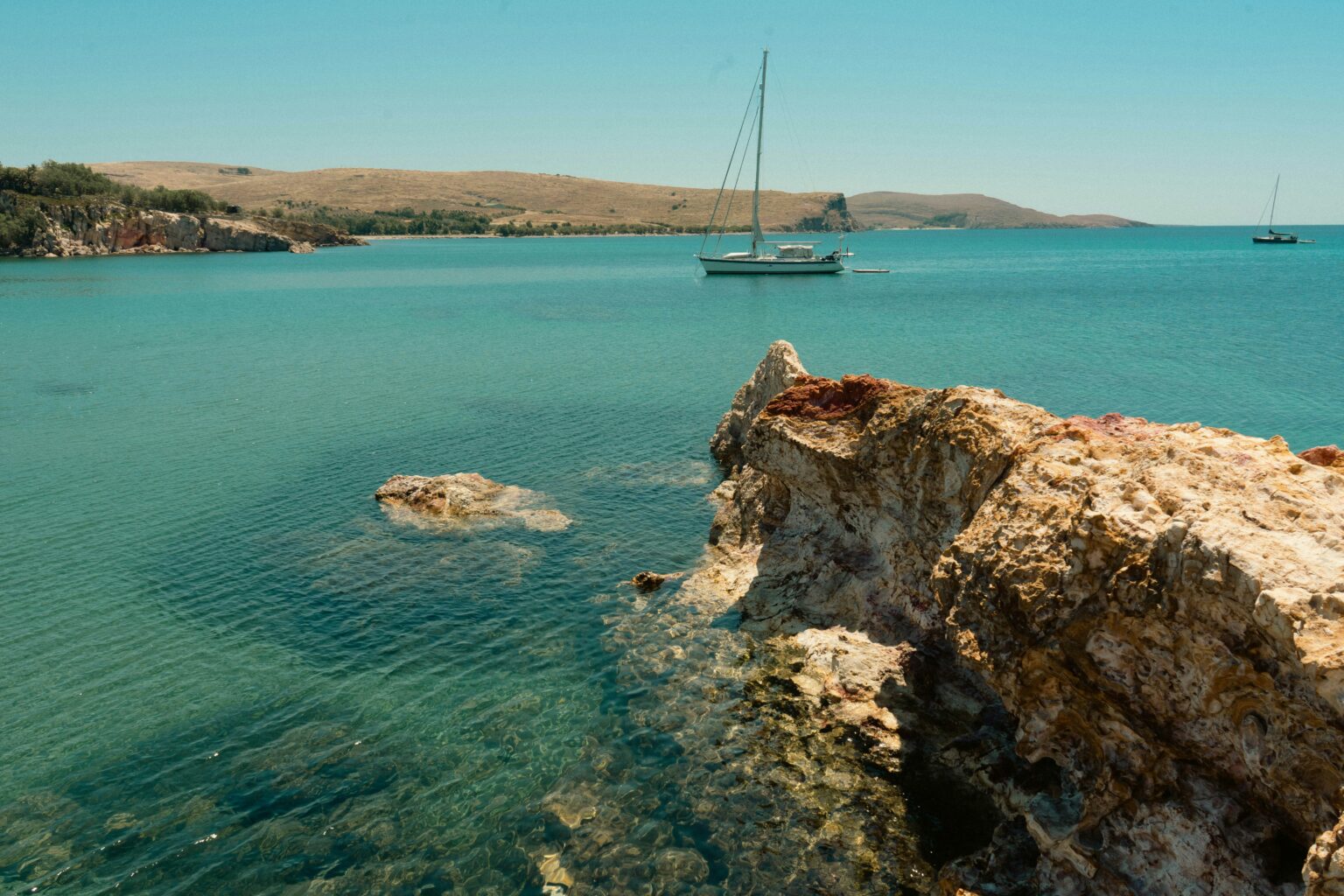 Τα πέντε νησιά του βορείου Αιγαίου που έχουν γίνει viral ως οι ιδανικοί φθινοπωρινοί προορισμοί