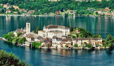 Isola San Giulio: Το μικρό νησί της Ιταλίας που είναι αφιερωμένο στη σιωπή