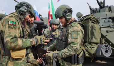 Μεγάλη στρατιωτική αποστολή των μαχητών της Akhmat από τον αερολιμένα του Γκρόζνι – Δείτε βίντεο