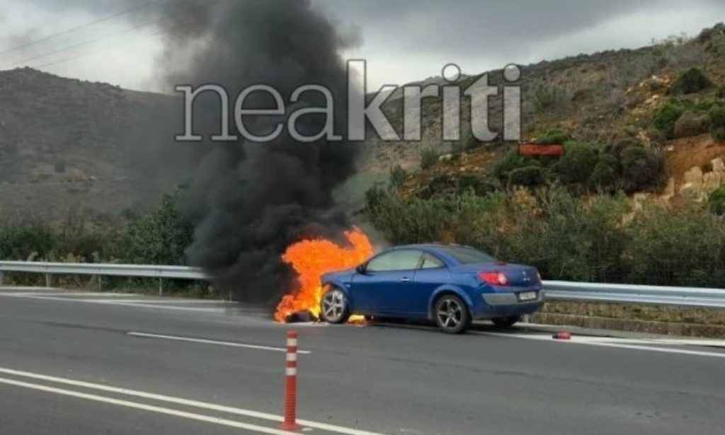 Αυτοκίνητο «τυλίχθηκε» στις φλόγες στον ΒΟΑΚ: Aπό θαύμα σώθηκαν οι γονείς & τα παιδιά που επέβαιναν