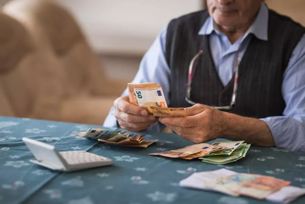 Θεαματική αύξηση στους εργαζόμενους συνταξιούχους – Ξεπέρασαν τους 300.000