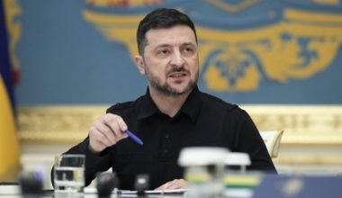 Β.Ζελένσκι: «Βομβαρδίζουν τις γέφυρές μας – Πιστεύουν πραγματικά πως δεν θα αντιδράσουμε;»