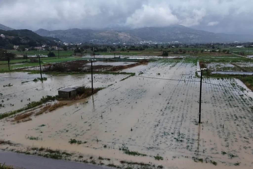 Εικόνες καταστροφής στο Οροπέδιο Λασιθίου – Χιλιάδες στρέμματα κάτω από τα νερά (φώτο)