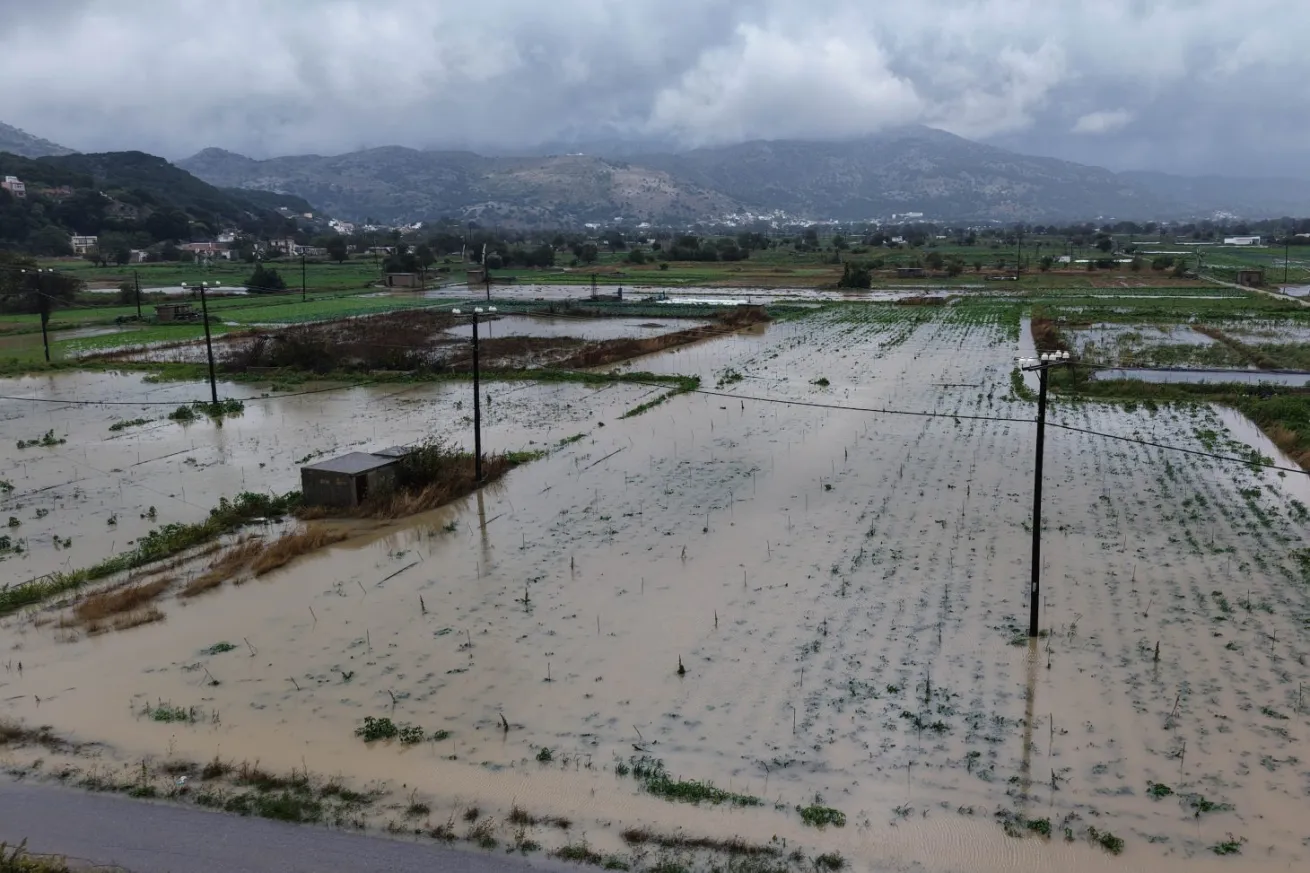 Εικόνες καταστροφής στο Οροπέδιο Λασιθίου – Χιλιάδες στρέμματα κάτω από τα νερά (φώτο)