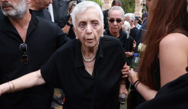 Κλειώ Μαζωνάκη: «Να τιμωρηθούνε με τον χειρότερο τρόπο – Να βρει το παιδί μου το δίκιο του» (βίντεο)