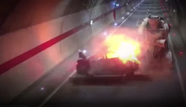Τουρκία: ΙΧ έπεσε σε μπετονιέρα και «τυλίχθηκε» στις φλόγες – Νεκρός ο οδηγός (βίντεο)