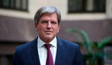 Η Μόσχα στέλνει νέο πρέσβη στην Ελλάδα μετά από 12 χρόνια: Ποιος είναι ο Γιούρι Γκόρλατς