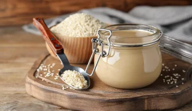 Ταχίνι: Πόση ποσότητα πρέπει να τρώμε και πόσες θερμίδες έχει μία κουταλιά