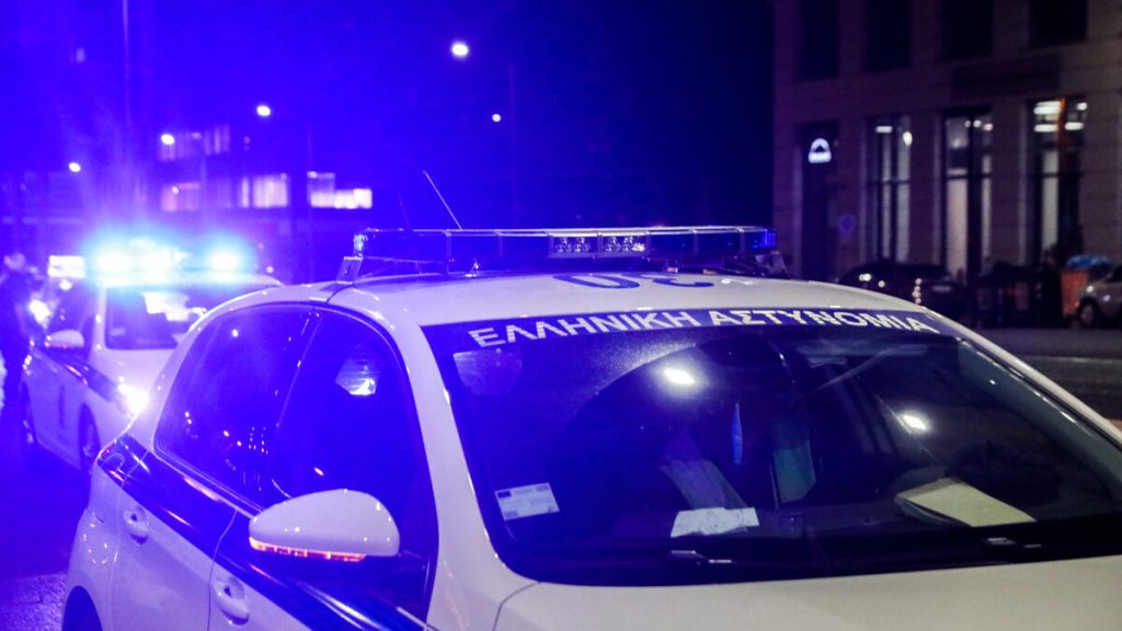 Αθήνα: Άγνωστοι πέταξαν χειροβομβίδα σε κατάστημα γνωστής αλυσίδας καφέ στην Αχαρνών! – Δεν εξερράγη