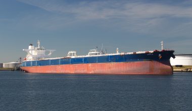 Νότια Κορέα: Τάνκερ υπό δυτικές κυρώσεις μετέφεραν πάνω από 176.000 τόνους καυσίμων στη Ρωσία