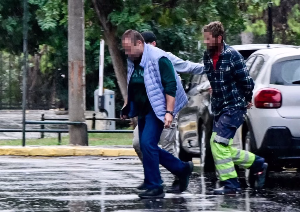 Λαύριο: Προφυλακιστέος ο Ρουμάνος για την επίθεση με μαχαίρι στην πρώην του και τον σύντροφό της