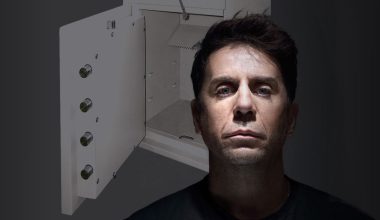 Γ.Μαζωνάκης: Εντελώς άδειο το χρηματοκιβώτιο που κατασχέθηκε από το σπίτι του στην Βούλα