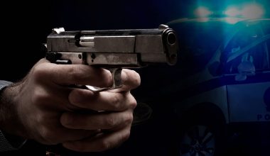 Πυροβολισμοί σε πολυκατοικία στο Παγκράτι: Τρεις συλλήψεις για απόπειρα ανθρωποκτονίας