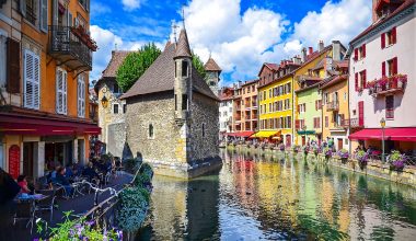 Annecy: Η «Βενετία των Άλπεων» που συγκρίνεται με τη λίμνη Κόμο