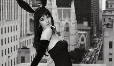 Η Ν.Τζόνσον μεταμορφώθηκε σε… κουνελάκι του Playboy: Πόζαρε με κορσέ και ψηλές κάλτσες (φωτο)