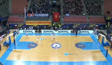 Οι Σκοπιανοί προκαλούν με πανό στον αγώνα του Ηρακλή – Χάρτης με σύνορα έως τη Χαλκιδική (φώτο)