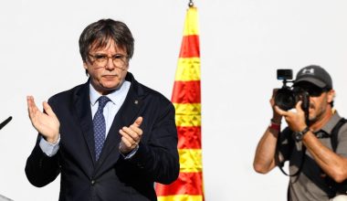 Ο Κάρλες Πουτζδεμόν επιστρέφει στην Ισπανία: Τέλος το ένταλμα σύλληψης για τον Καταλανό αυτονομιστή
